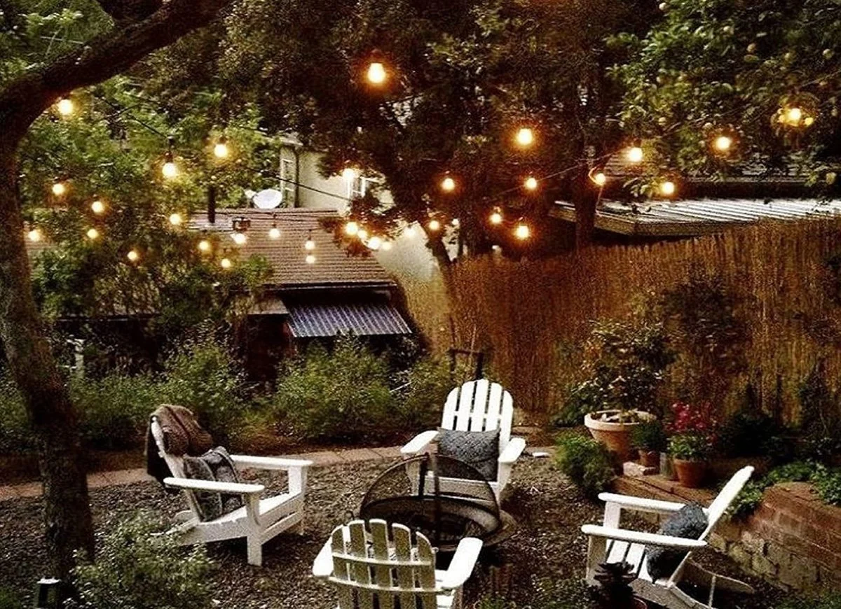 How to decorate your backyard for a birthday party with outdoor string lights