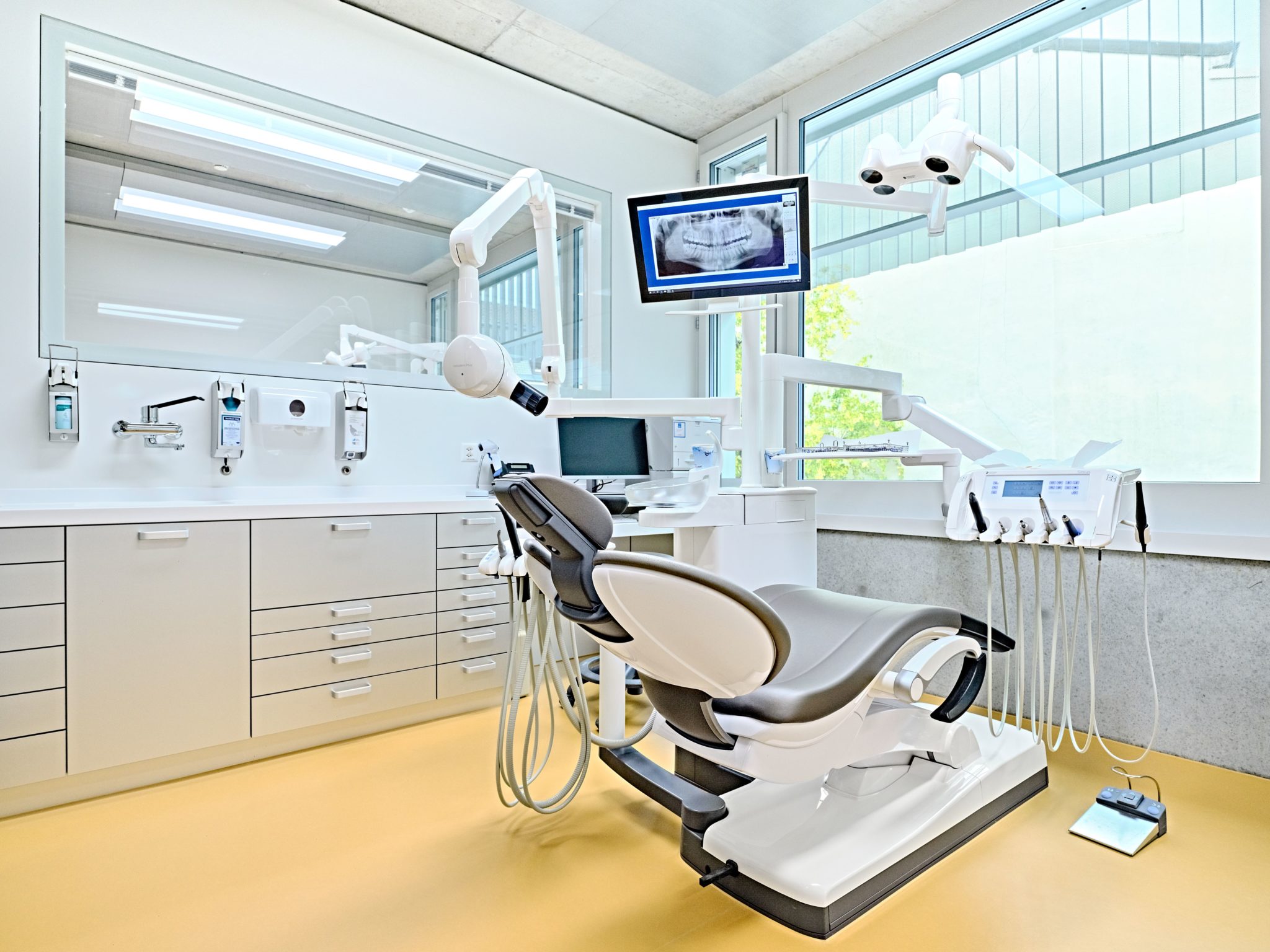 The Synergy of Advanced Dental Implants and Expert Cleaning Services in Modern Dental Practices
