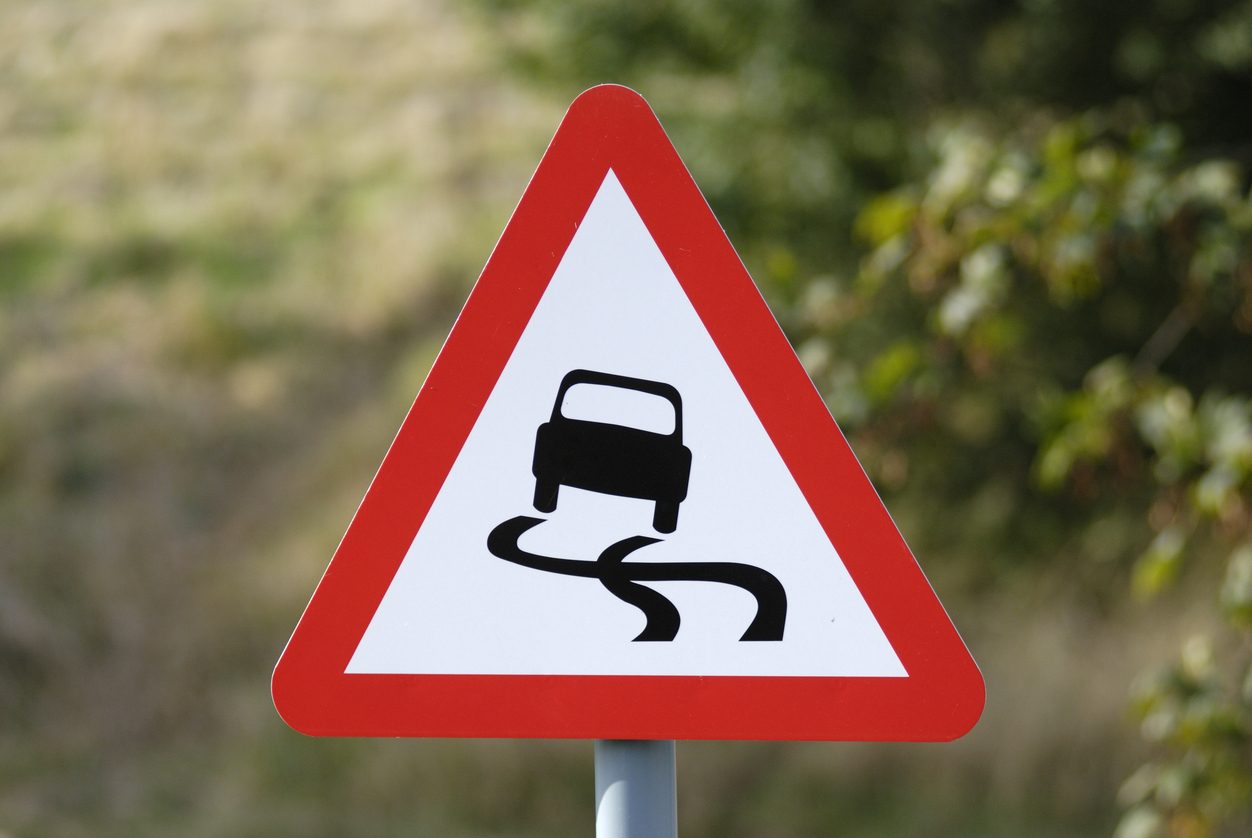 What You Need to Know About Signs and Rules to Pass the Car Theory Test